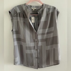 RW&CO. Gray and White Geometric Sleeveless Blouse